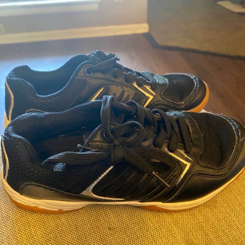 Volleyball shoes. Women’s size 6.5 like new!